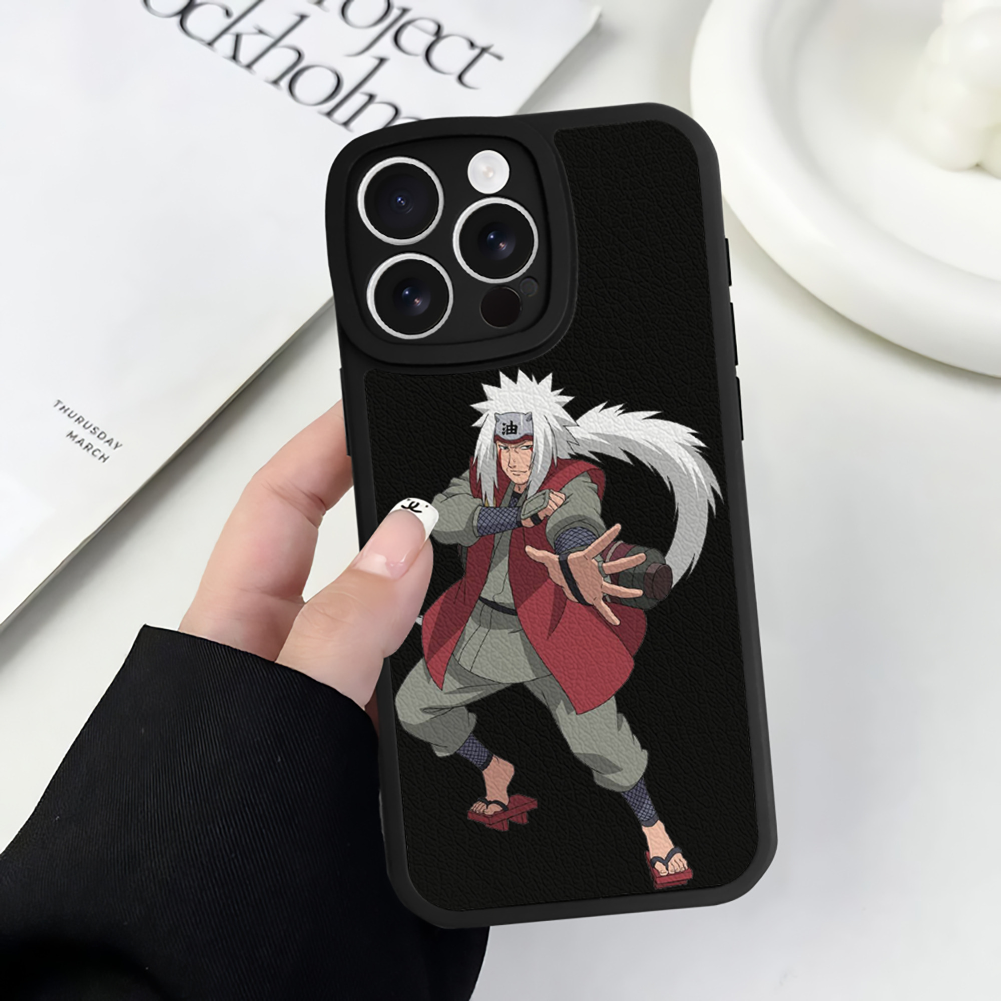 （画像用） NARUTO -ナルト- 自来也（じらいや） Jiraiya 【iPhone 16シリーズ対応】シリコンスマホケース（レザー調） 材質：シリコン